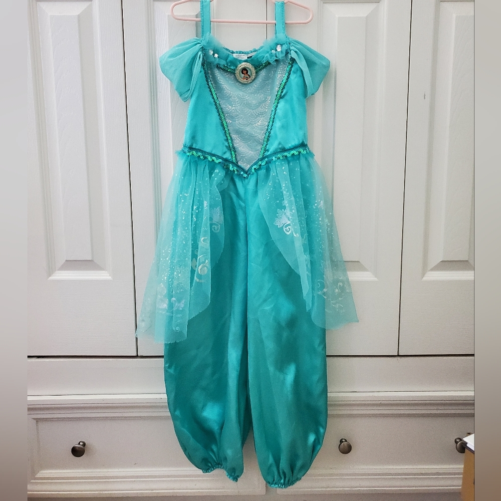 Girls Disney jasmine costume size 4-6
